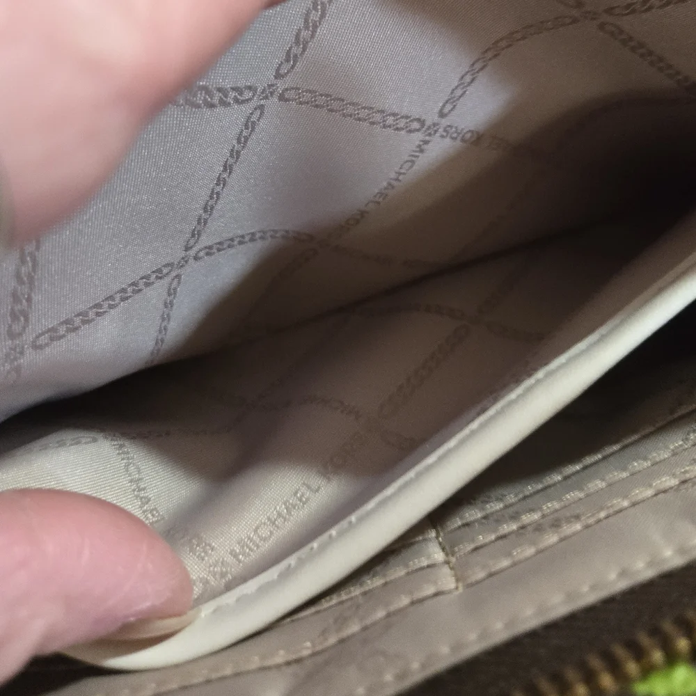 Michael Kors Jet Set Signature Embossed Floral XL Wristlet/Wallet - Picture 6 of 7